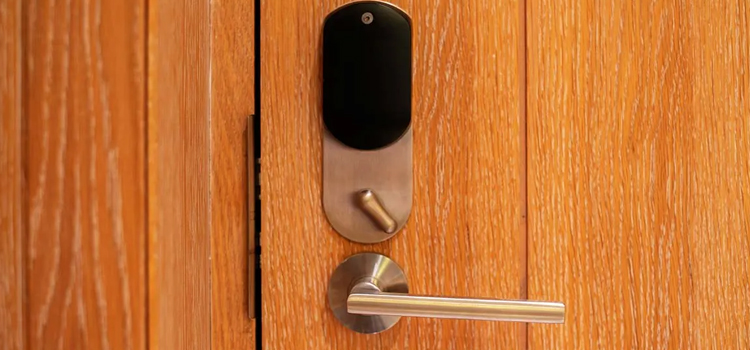 Automatic Locking Door Knob Mendota